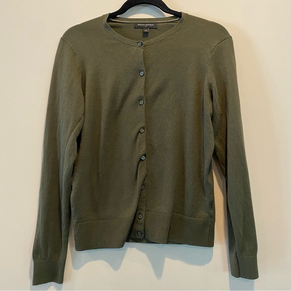 Banana Republic Sweaters - Banana Republic olive green button down cardigan
